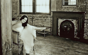 Картинка календари компьютерный+дизайн девушка 2019 улыбка кресло женщина комната окно мебель calendar