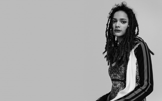 Обои картинки фото девушки, sasha lane, черно-белая, актриса, дреды