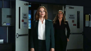 Картинка кино+фильмы the+morning+show+ сериал женщины студия двери