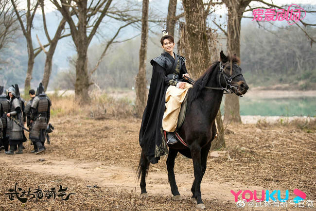 Обои картинки фото кино фильмы, -unknown , другое, всадник, солдаты, река, лес