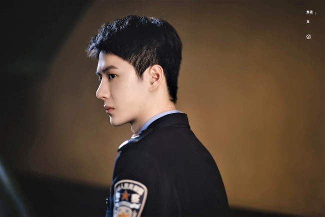 Обои картинки фото кино фильмы, being a hero, полицейский, форма, чэнь, юй