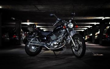 Картинка мотоциклы yamaha байк черный парковка