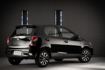 Картинка автомобили toyota темный etios 2014г platinum hatchback