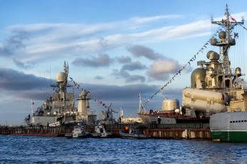 Картинка вмф+россии+на+реке+неве корабли разные+вместе река флот