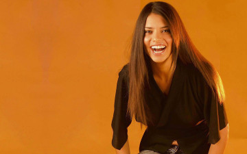 Картинка девушки adriana+lima блузка смех модель