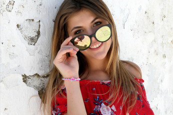 Картинка девушки monika+dee очки