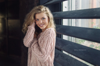 Картинка девушки -+блондинки +светловолосые окно блондинка лицо улыбка женщины кирилл рогожкин