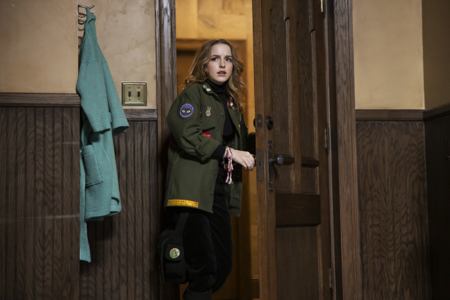 Обои картинки фото just beyond , сериал 2021 – , кино фильмы, -unknown , другое, просто, запредельно, сериал, disney, plus, фантастика, фэнтези, комедия, just, beyond, mckenna, grace, veronica