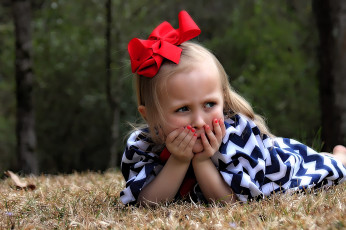 обоя разное, дети, девочка, бант, платье, трава, деревья
