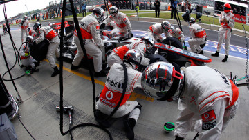 Картинка 2012 formula grand prix of britain спорт формула обслуживание техники гонка болид