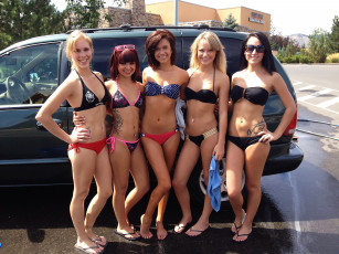 Картинка автомобили авто девушками купальник