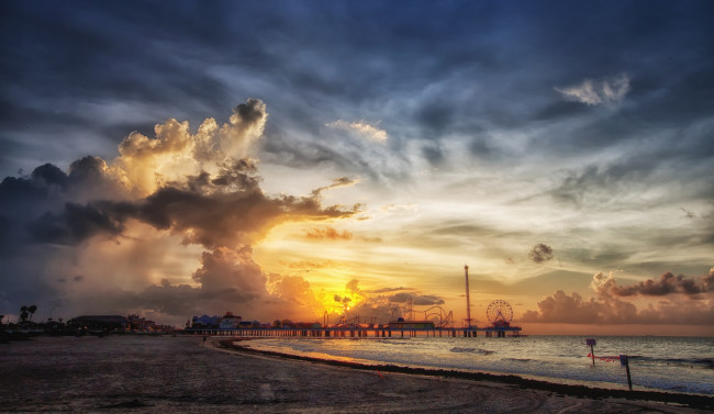 Обои картинки фото природа, восходы, закаты, тучи, пирс, береговая, линия, океан, закат