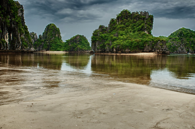 Обои картинки фото бухта, халонг, вьетнам, природа, побережье, лес, горы, море