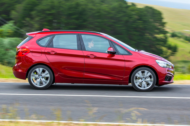 Обои картинки фото автомобили, bmw, 218d, au-spec, line, active, tourer, sport, красный, 2014г, f45
