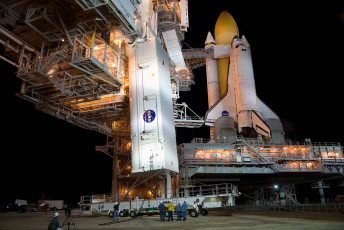 Картинка space+shuttle+atlantis космос космодромы стартовые+площадки шаттл