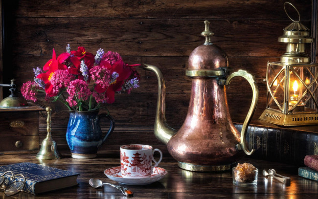 Обои картинки фото еда, натюрморт, цветы, книги, чайник, лампа, букет