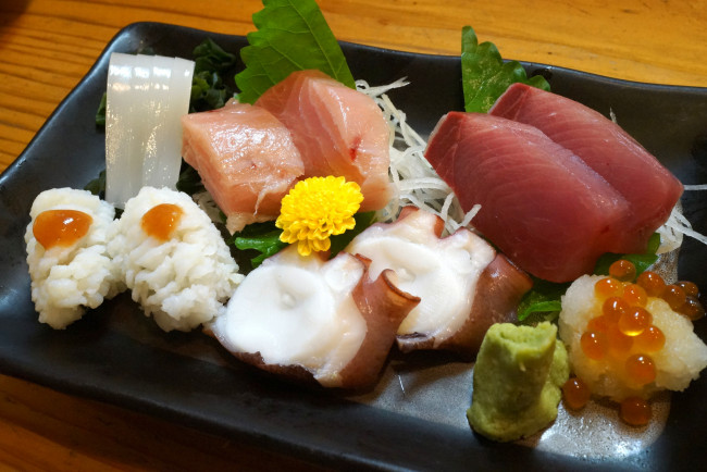 Обои картинки фото еда, рыба,  морепродукты,  суши,  роллы, снедь