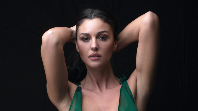 Обои картинки фото девушки, monica bellucci, актриса, брюнетка, лицо, esquire 2020