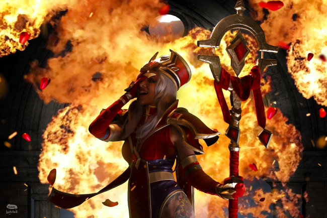 Обои картинки фото девушки, ольга кожевникова , lady bell, образ, косплей, наряд, костюм, посох, корона, огонь, замок