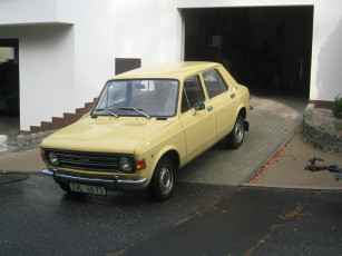 Картинка автомобили выставки уличные фото