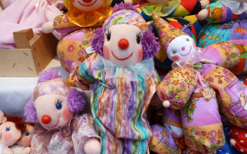 Картинка разное игрушки петрушка арлекин