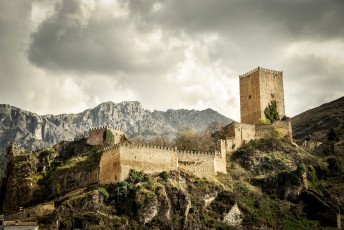 Картинка города -+дворцы +замки +крепости замок горы склон