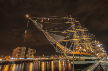 Картинка корабли парусники ночь мачты