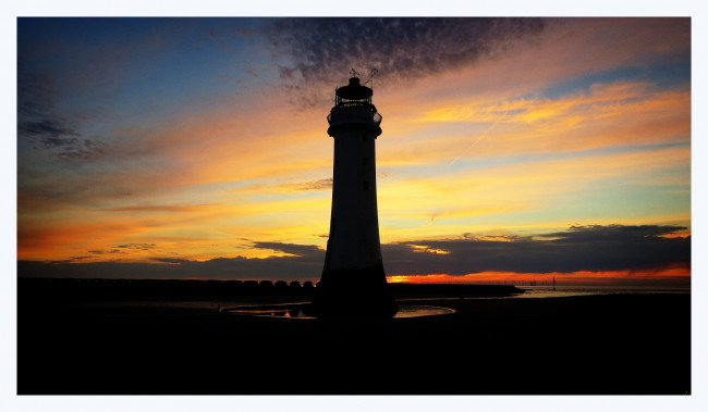 Обои картинки фото природа, маяки, маяк, ночь, облака, заря