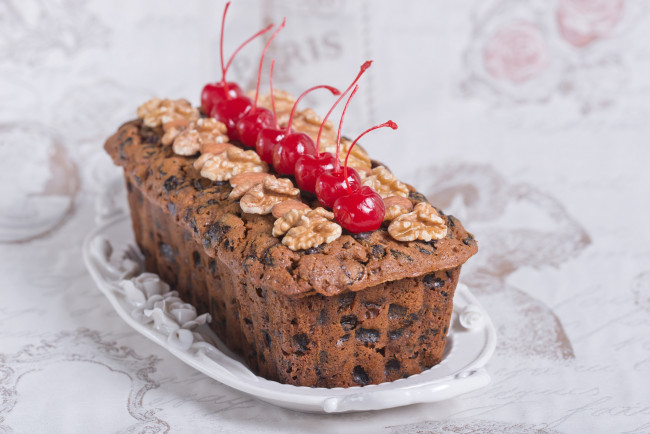 Обои картинки фото еда, пирожные,  кексы,  печенье, кекс, орехи, коктейльная, вишня