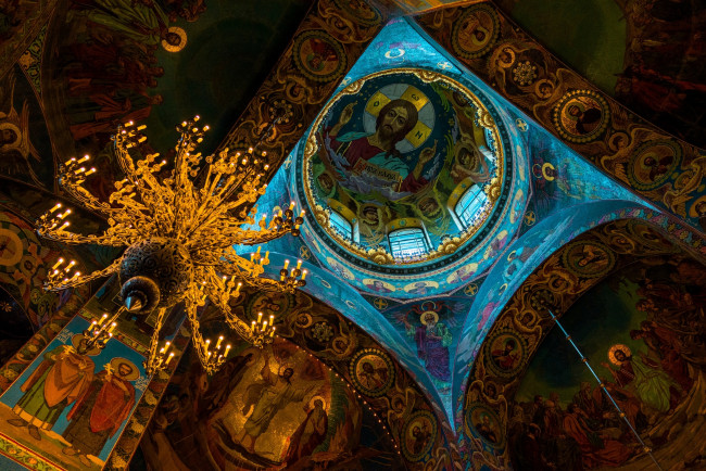 Обои картинки фото интерьер, убранство,  роспись храма, иконопись, купол, святость, божественный, лик, православие