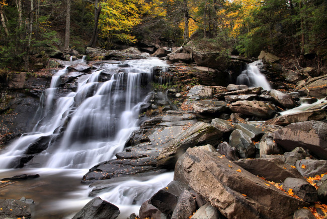 Обои картинки фото природа, водопады, каскад, водопад, камни, река, лес