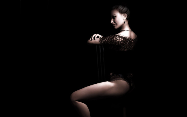 Обои картинки фото 3д графика, люди , people, девушка, стул, фон