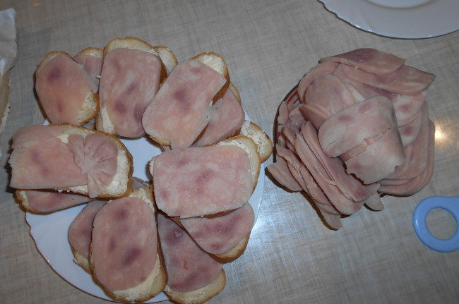 Обои картинки фото колбаса и бутеры, еда, бутерброды,  гамбургеры,  канапе, колбаса