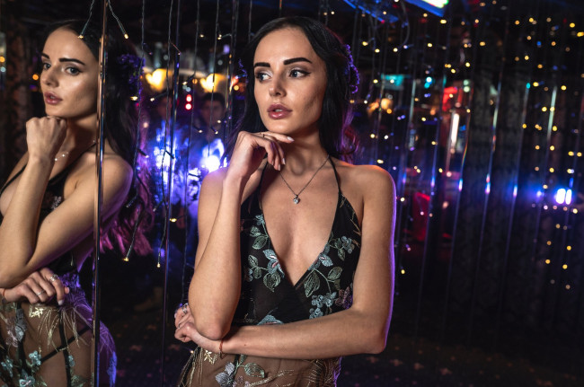 Обои картинки фото девушки, - брюнетки,  шатенки, golden, girls, ночной, клуб