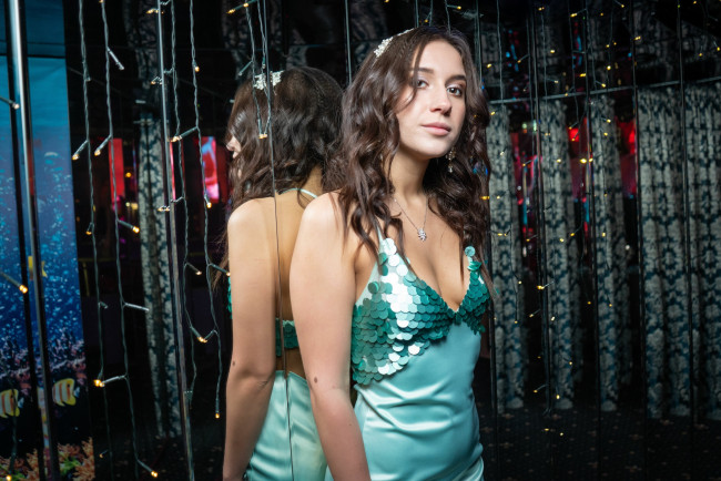 Обои картинки фото девушки, - брюнетки,  шатенки, golden, girls, ночной, клуб