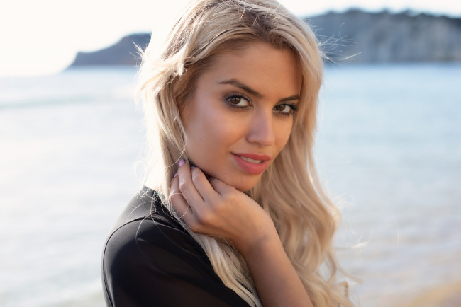 Обои картинки фото margo dumas, девушки, margo, dumas, margot, девушка, модель, блондинка, красотка, красавица, флирт, стройная, фигура, сексуальная, секси, поза, взгляд, макияж