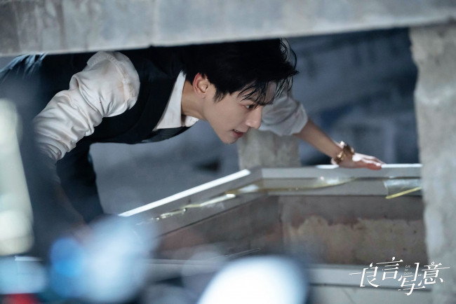 Обои картинки фото кино фильмы, lie to love, мужчина, здание, поиск