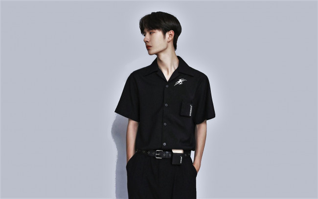 Обои картинки фото мужчины, wang yi bo, актер, певец, рубашка, брюки