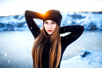 Картинка девушки -+блондинки +светловолосые блондинка шапка свитер снег зима