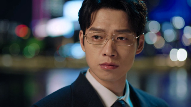 Обои картинки фото кино фильмы, fireworks of my heart, мужчина, костюм, лицо, очки