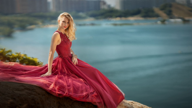 Обои картинки фото красивая девушка, девушки, - блондинки,  светловолосые, девушка, женщина, блондинка, светловолосая, сексуальная, модель, звезда, позирует, разная, обувь, верхняя, стильная, одежда, нижнее, эротическое, бельё, трусы, лифчик, колготки, чулки, аксессуары, макияж, и, множество, элементов, на, фотографии