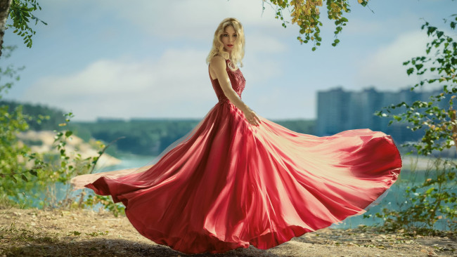 Обои картинки фото красивая девушка, девушки, - блондинки,  светловолосые, девушка, женщина, блондинка, светловолосая, сексуальная, модель, звезда, позирует, разная, обувь, верхняя, стильная, одежда, нижнее, эротическое, бельё, трусы, лифчик, колготки, чулки, аксессуары, макияж, и, множество, элементов, на, фотографии