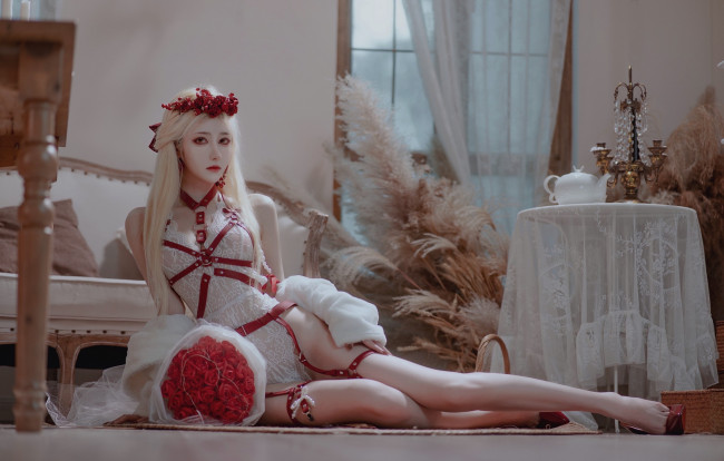 Обои картинки фото косплей модель, девушки, - креатив,  косплей, девушка, женщина, блондинка, светловолосая, сексуальная, модель, звезда, позирует, разная, обувь, верхняя, стильная, одежда, нижнее, эротическое, бельё, трусы, лифчик, колготки, чулки, аксессуары, макияж, и, множество, элементов, на, фотографии