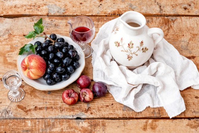 Обои картинки фото разное, компьютерный дизайн, тарелка, фрукты, бокалы, кувшин, салфетка