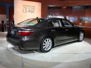 Картинка автомобили выставки уличные фото