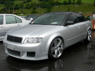 Картинка автомобили выставки уличные фото