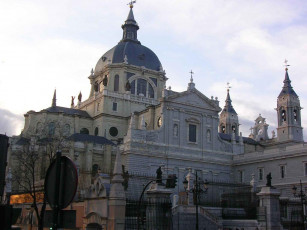 Картинка города католические соборы костелы аббатства