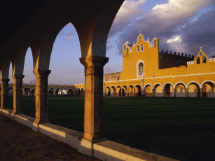 Картинка izamal mexico города католические соборы костелы аббатства