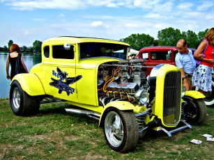 Картинка автомобили выставки уличные фото