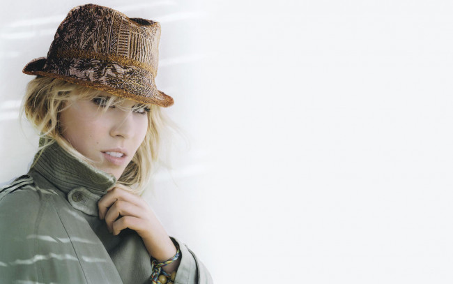 Обои картинки фото музыка, natasha, bedingfield, шляпка